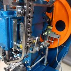 Snap fastening machine